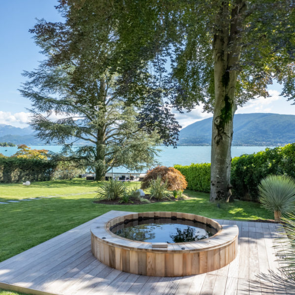 Spa bois en Red Cedar semi encastré Spa bois en Red Cedar semi encastré