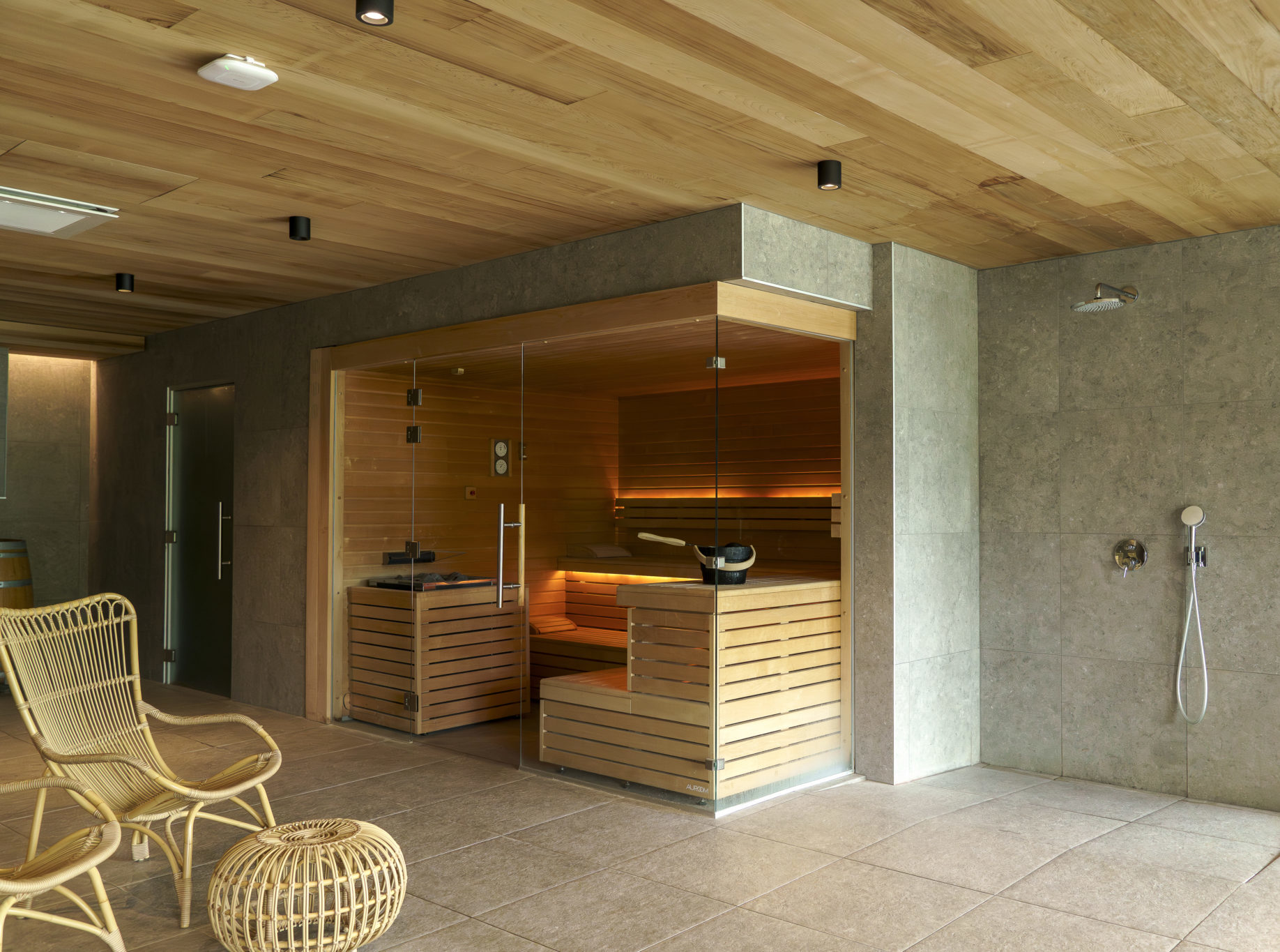 bespoke wellness area_indoor sauna_ice bucket_BeauSite Talloires