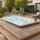 un beau spa sur une terrasse